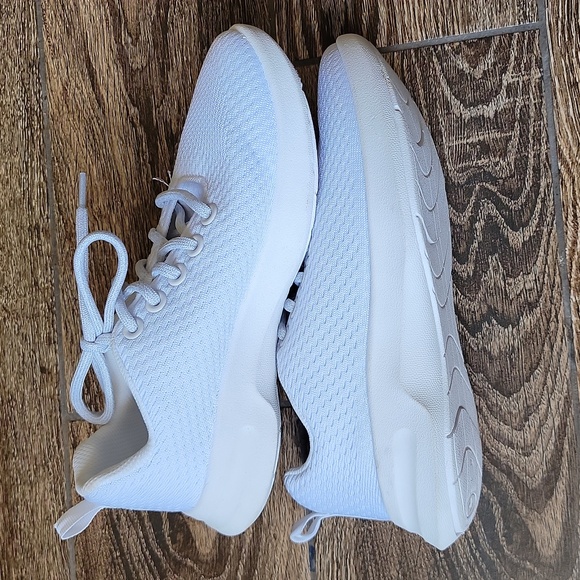 Athletic Works Women's Sneakers - Picture 6 of 8